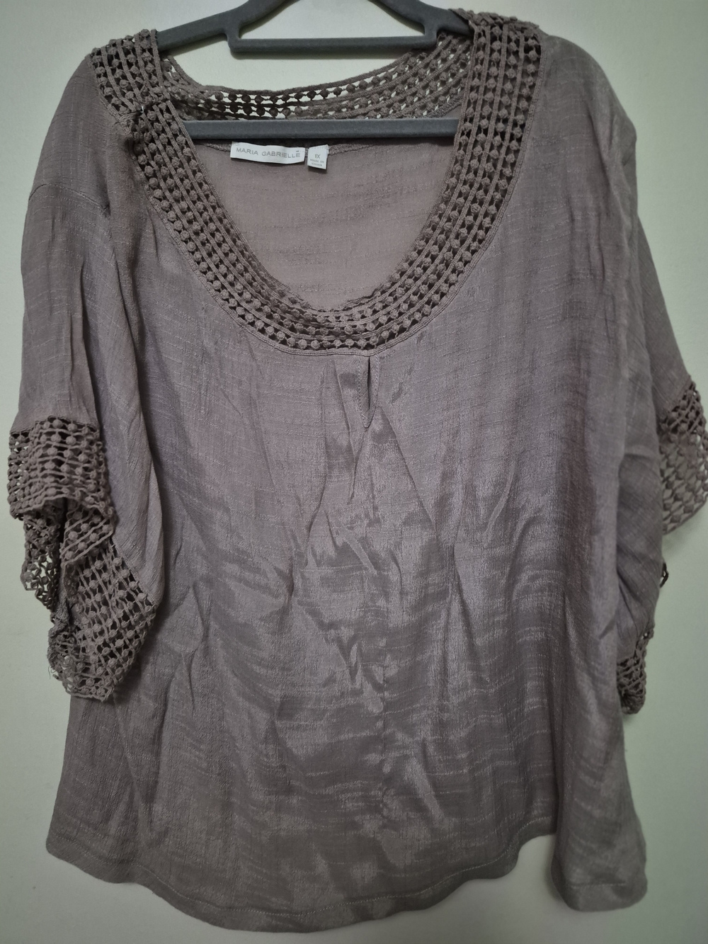 Maria GABRIELLE Taupe Crochet-Trim Linen Blend Women's Top